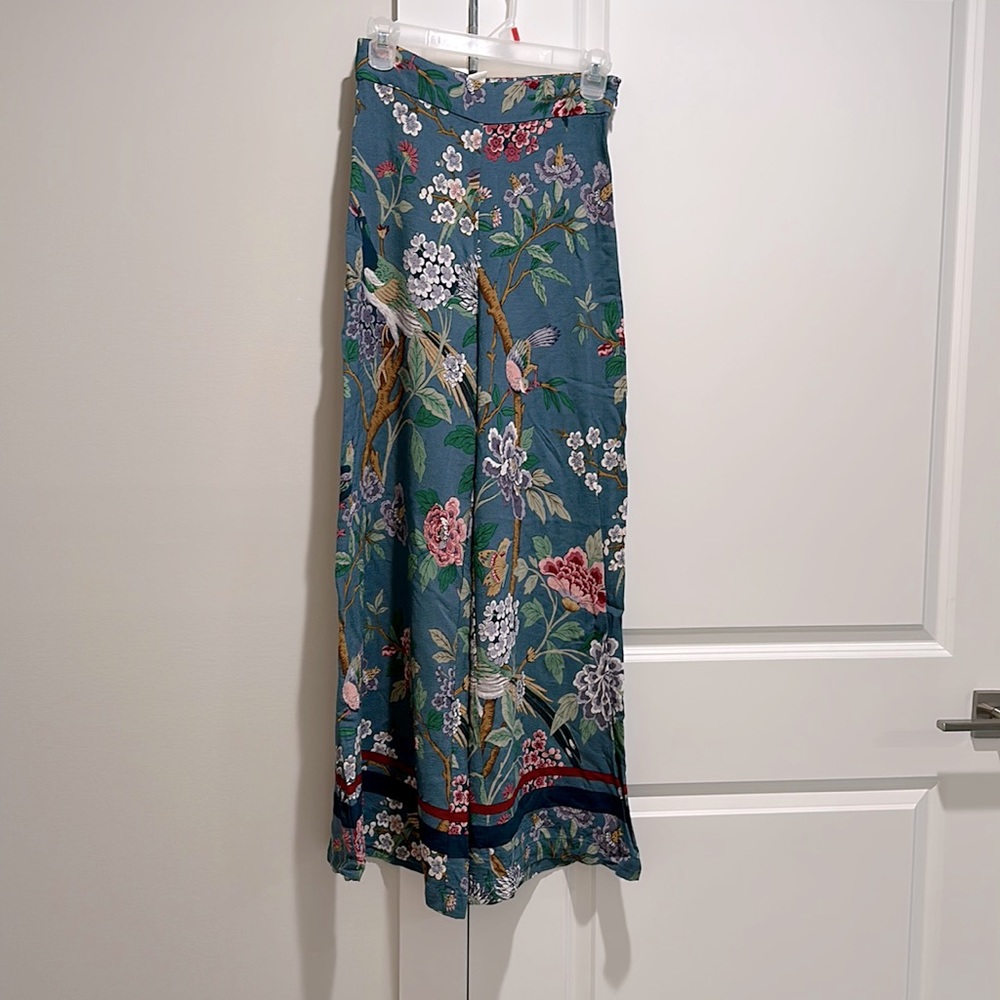 H&M Wide leg palazzo style pants with beautiful print. Sz 4